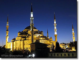 Sultanahmet (Blue) Mosque at dusk, Istanbul, Turkey