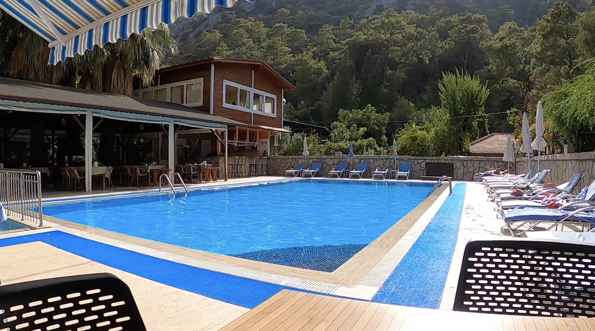 Hotel Canada, Çıralı