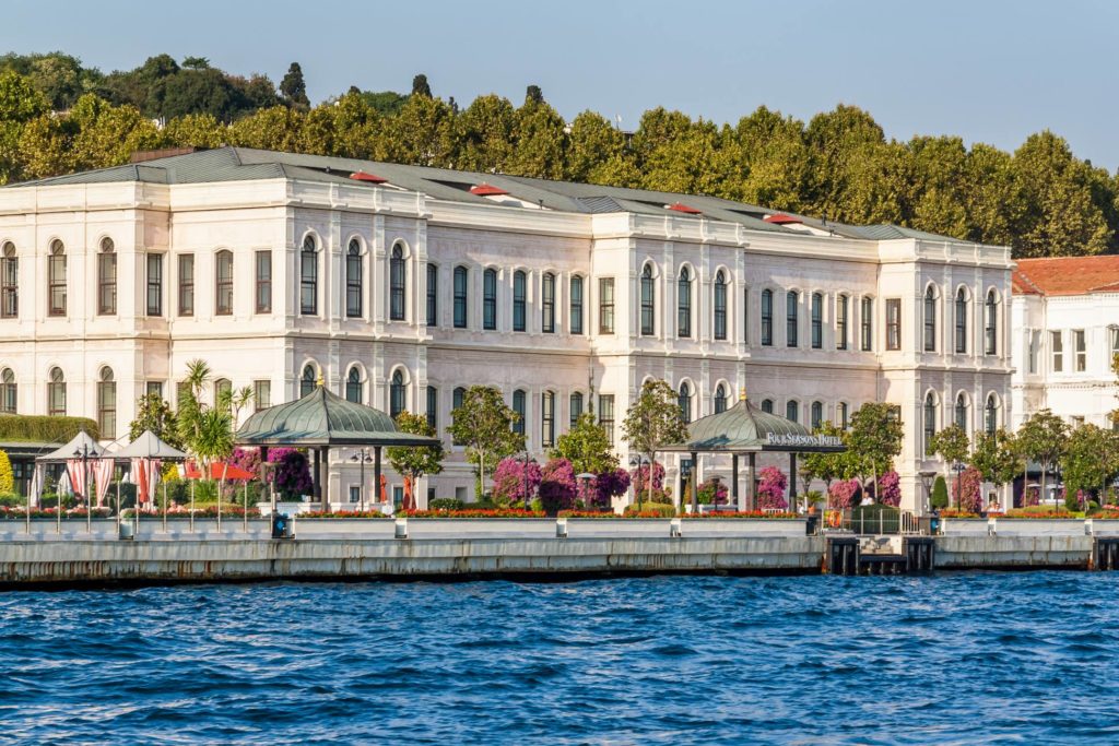 four seasons hotel istanbul at the bosphorus cafe