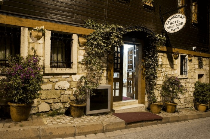 Hotel Tashkoak & Suites