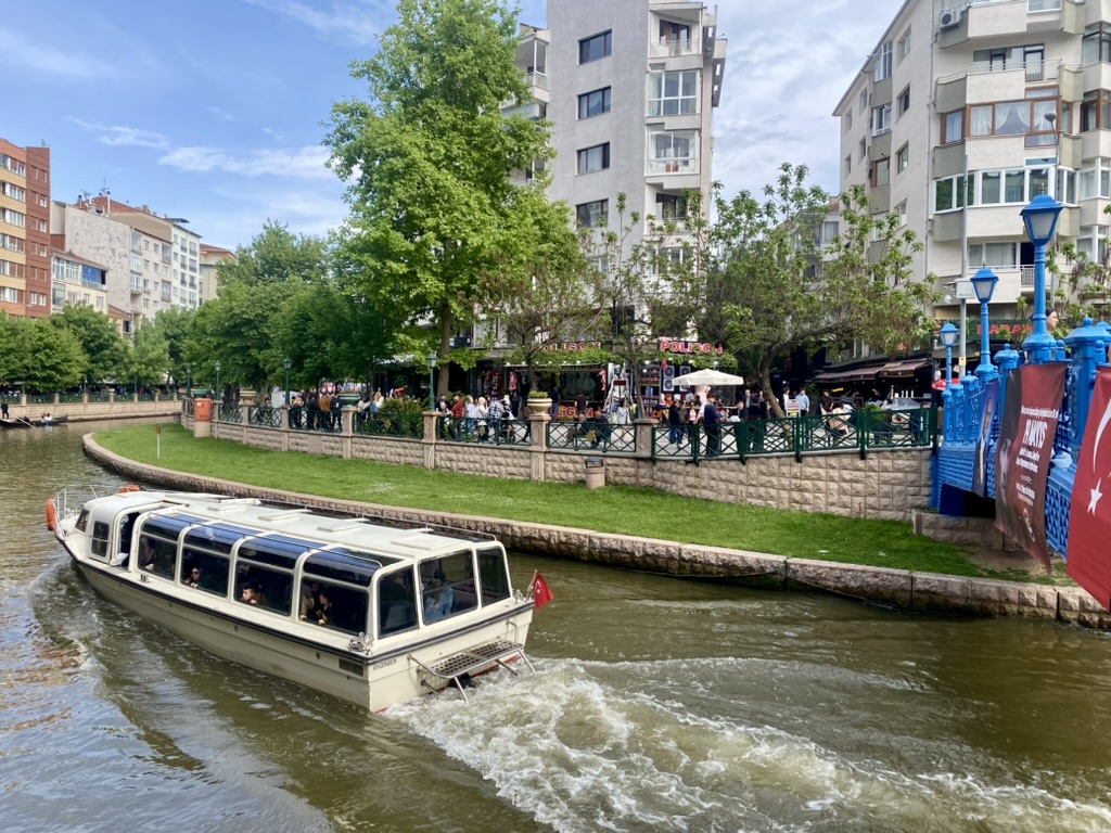 eskisehir-boats-in-porsuk