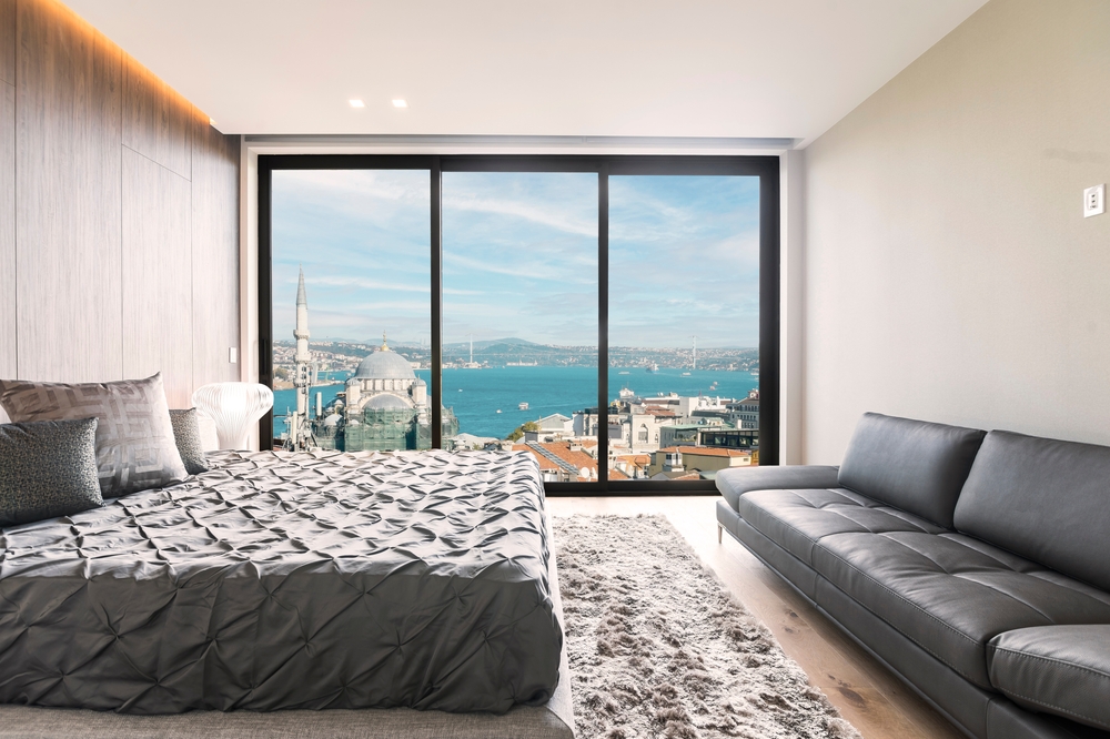 Modern,And,Luxurious,Master,Bedroom,With,Views,Of,Istanbul,And