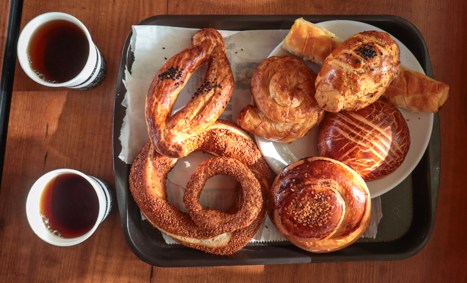 Many böreksi pogaca and simit with tea